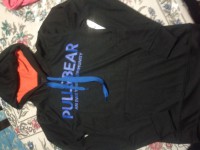 Sudadera negra con azul